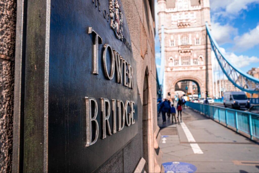 tower bridge in london - studyinn