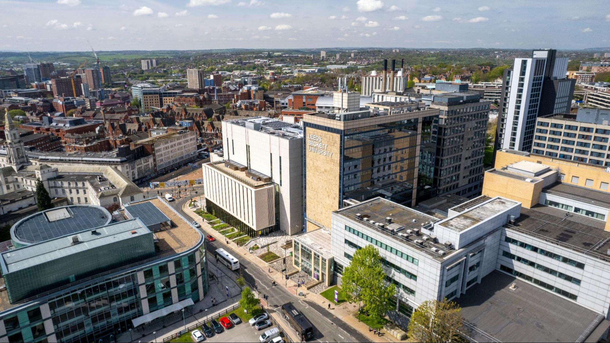 picture of leeds university and the surrounding city centre